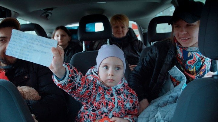 Польский фильм «В зеркале заднего вида» об эвакуации украинских беженцев получил главный приз Artdocfest/Riga