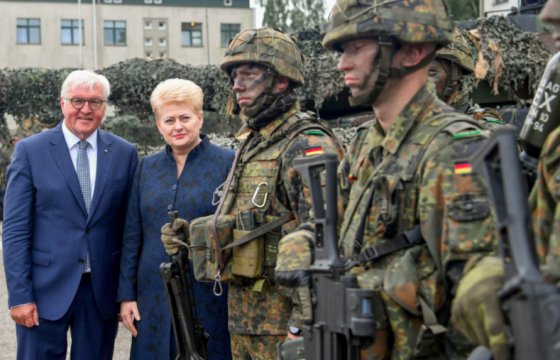 Президенты Литвы и Германии посетили батальон НАТО в Рукле