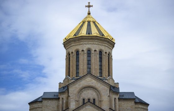 Грузинская церковь настаивает: пасхальная литургия будет проведена, и всех будут причащать из одной посуды