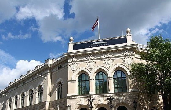 Главу Банка Латвии подозревают в требовании взятки в 100 тысяч евро