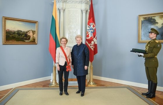 Президент Литвы вручила госнаграду министру обороны Германии