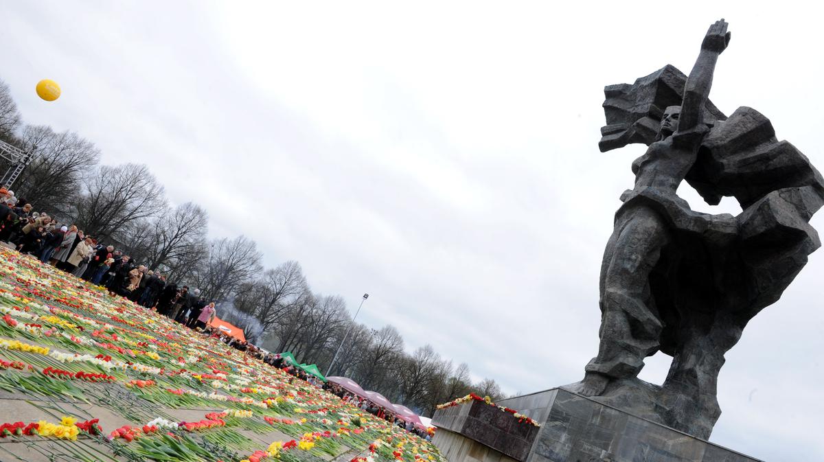 Сейм Латвии снял юридические препятствия для сноса памятника в Пардаугаве