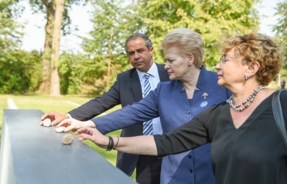 Президент Литвы лично приехала почтить память жертв Холокоста в Молетай
