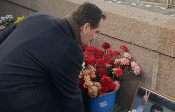 Посол Латвии возложил цветы на месте убийства Бориса Немцова в Москве