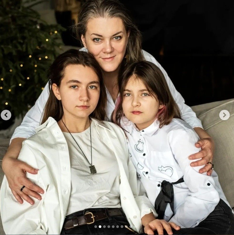 Наталья Корнеева с дочерьми. Фото: Instagram Натальи Корнеевой