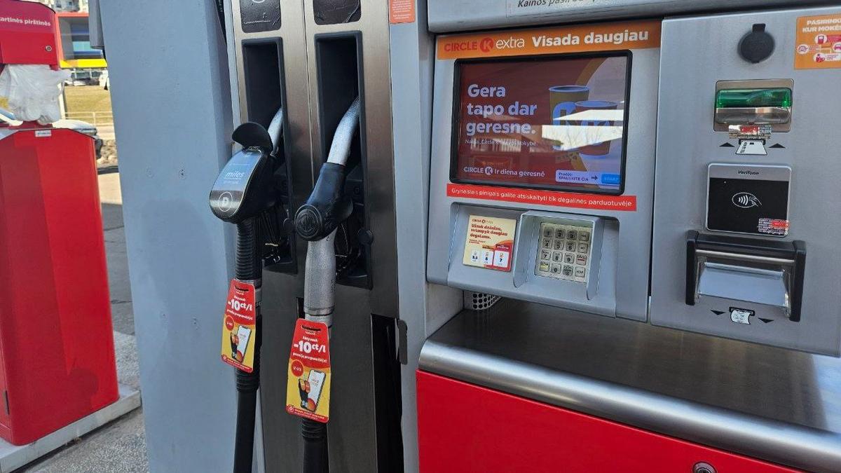Правительство Литвы одобрило временное снижение акциза на дизель: по планам, цены упадут на 6 центов