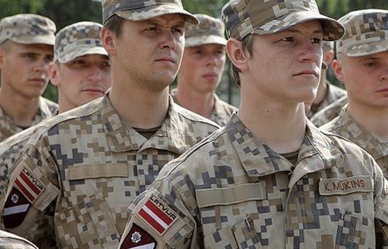 Минобороны: Латвия не может позволить себе постоянную военную службу