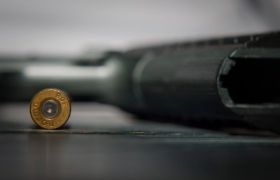 Ребенок нашел заряженный пистолет на диване в Ikea