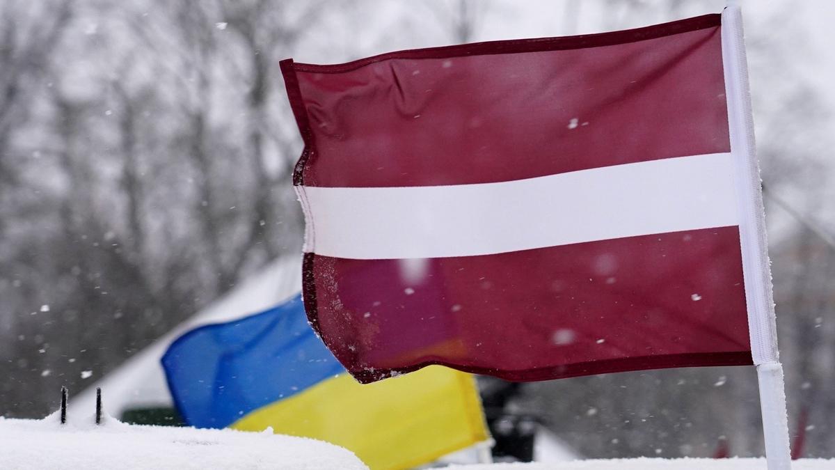 Более 50 латвийских СМИ будут транслировать гимн Украины в годовщину российского вторжения
