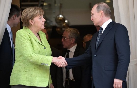 Меркель посетит Россию по приглашению Путина