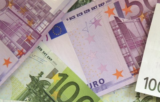 Минимальная зарплата в Латвии вырастет до 430 евро в следующем году