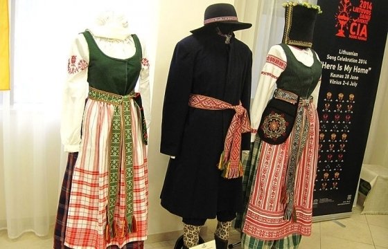 Модельер, который должен был создать народные костюмы для детей Литвы, отказался от проекта
