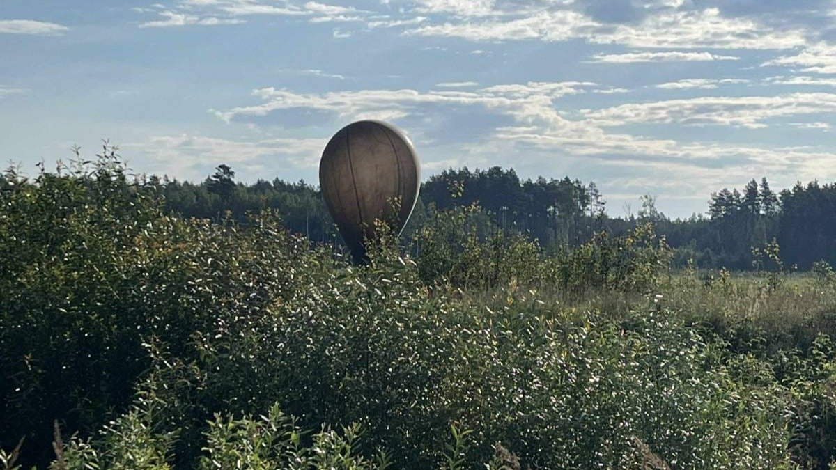 Ветер, меняющаяся траектория и высота полета: в МВД Литвы рассказали, почему сложно бороться с метеозондами
