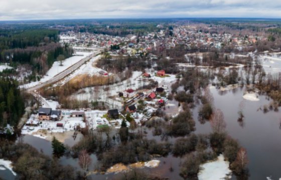 Реки в Латвии выходят из берегов, затоплены дома