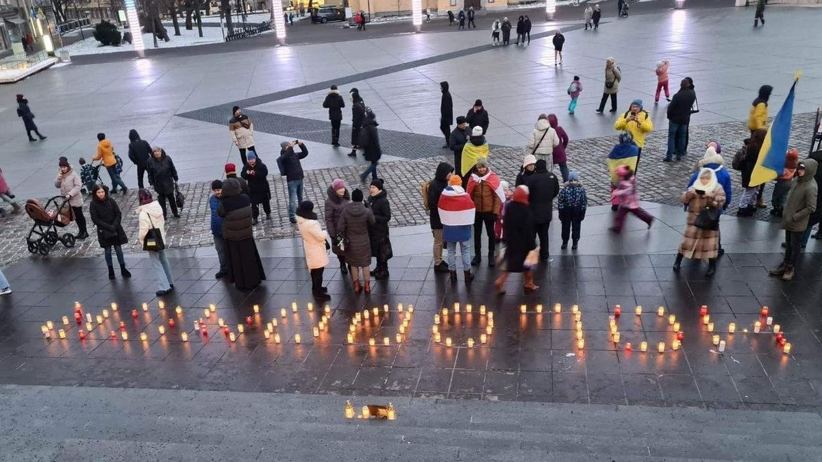 В последнюю субботу ноября в Таллинне на площади Вабадузе зажгли свечи в память о Голодоморе