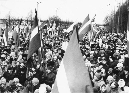 Вселатышская манифестация в Риге в поддержку Литвы; Фото: архив Латвийского военного музея