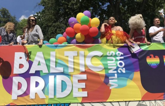 Под радугой: в Вильнюсе прошел ЛГБТ-марш (ФОТО)