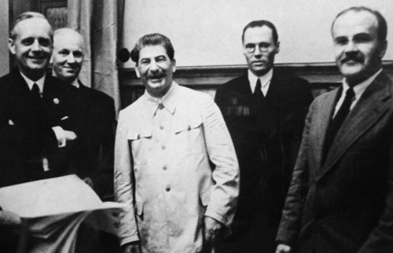Глава МИД: Сталин и Гитлер обрекли Латвию на долгие годы оккупации