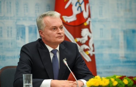 Президент Литвы выступил против усыновления детей гомосексуалами