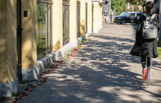 Белорусское посольство в Вильнюсе попросило мэра убрать цветы и свечи