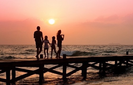 Опрос: Жители Латвии хотят счастливых семей и крепкого здоровья