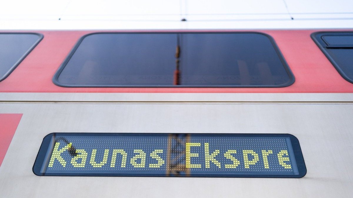 Литовская железная дорога запустила экспресс-поезд по маршруту «Вильнюс-Каунас»