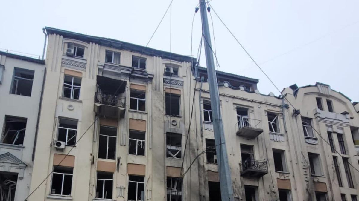 Российские войска нанесли удар по Харькову. Ранены 5 человек, пострадало здание Харьковского национального университета городского хозяйства