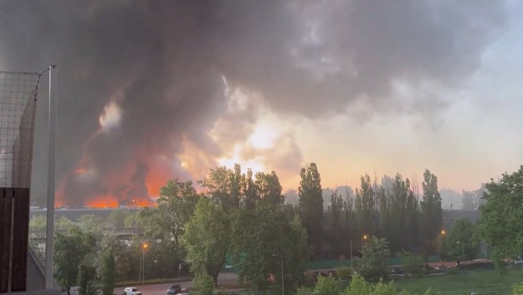 В Варшаве сгорел крупный торговый центр. К тушению огня были привлечены 180 пожарных