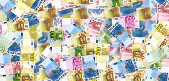 Зарплата правительства, председателей фракций и комитетов сейма Латвии увеличивается на 600-700 евро