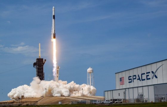 Компания SpaceX провела первый частный пилотируемый запуск в космос