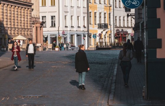 В Латвии назвали места, где люди чаще всего подхватывают коронавирус