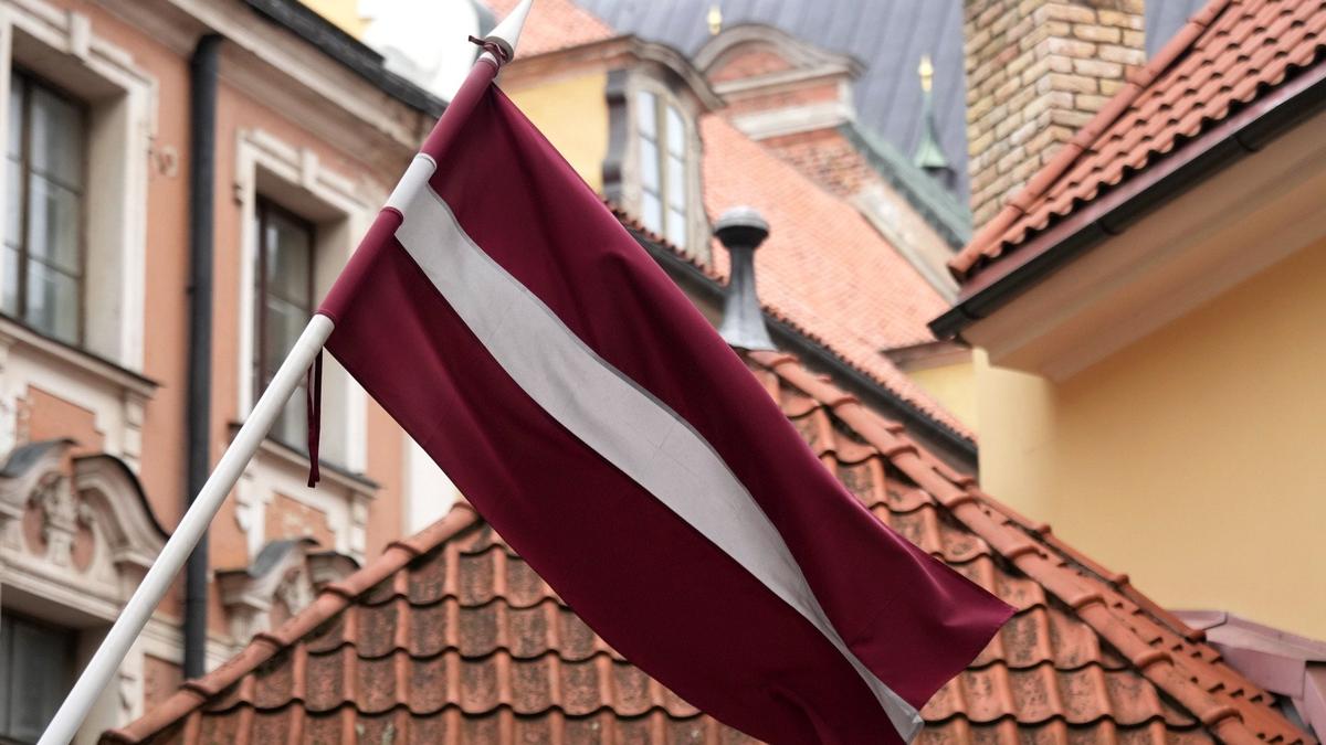 КС Латвии признал законными поправки, обязывающие часть граждан России сдавать языковой экзамен для продления права проживания в стране