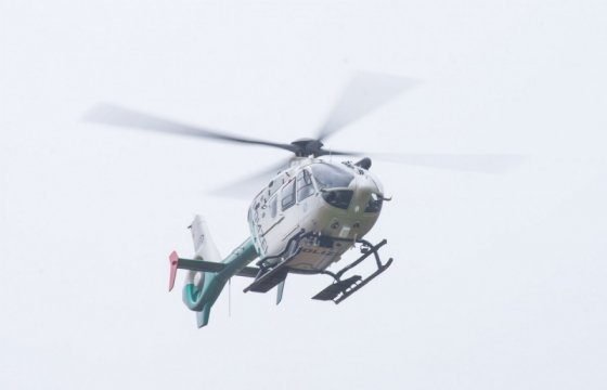 В Латвии упал гражданский вертолет, один человек погиб