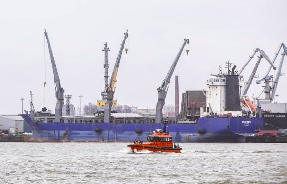 В Лиепайском порту произошла утечка нефтепродуктов