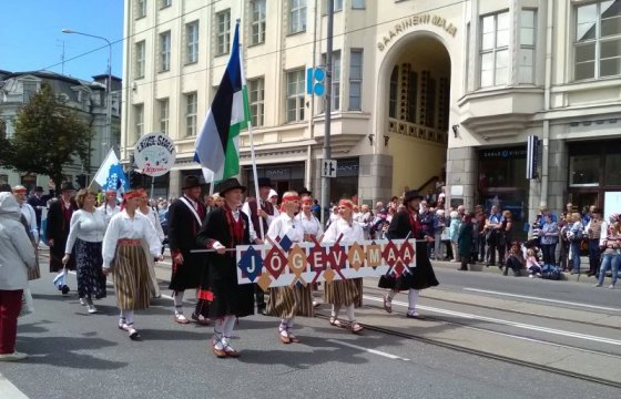 В Таллине прошло традиционное шествие Праздника песни (ФОТО)