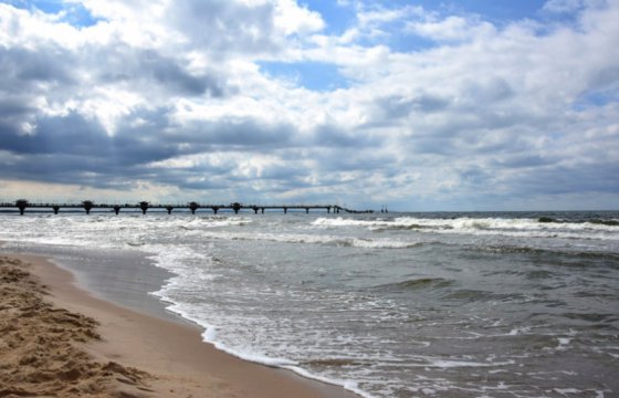 Польша закрыла более 50 пляжей на Балтийском море