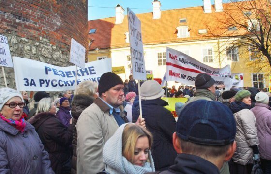 В Риге проходит протест против перевода школ на латышский