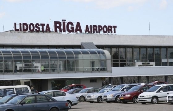 В Рижском аэропорту из-за погодных условий перенаправлены три рейса
