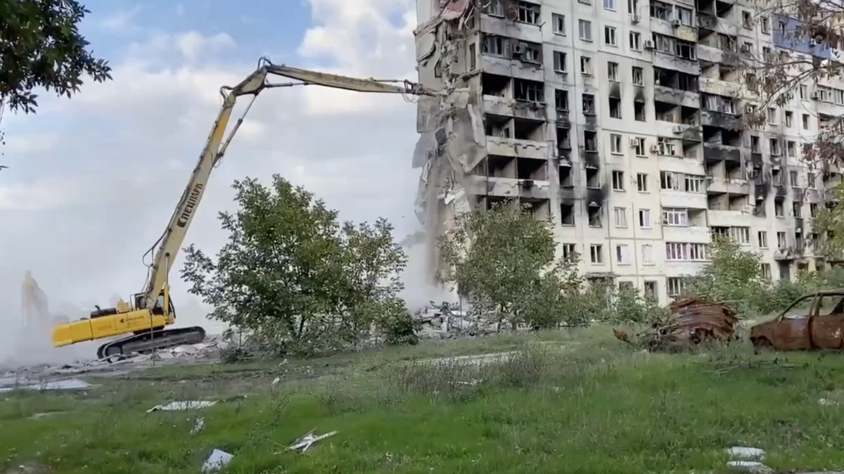 Как «ДНР» и Россия решают жилищную проблему в Мариуполе
