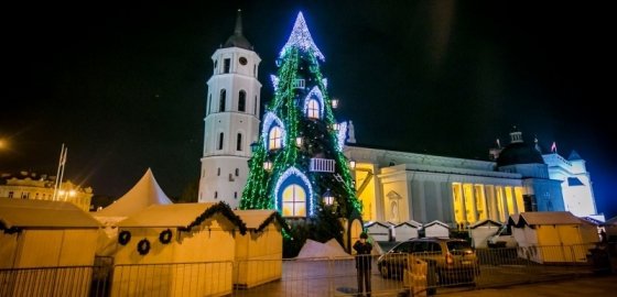 Сегодня Вильнюс зажжет огни на главной рождественской елке