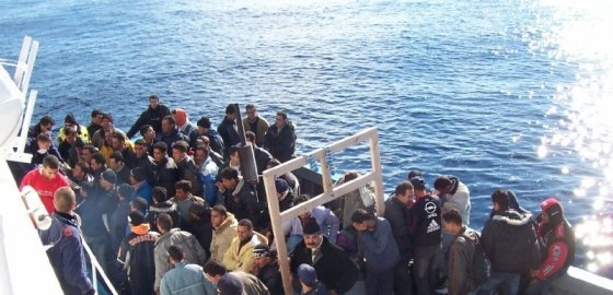 Евросоюз начинает борьбу с нелегальными перевозчиками мигрантов