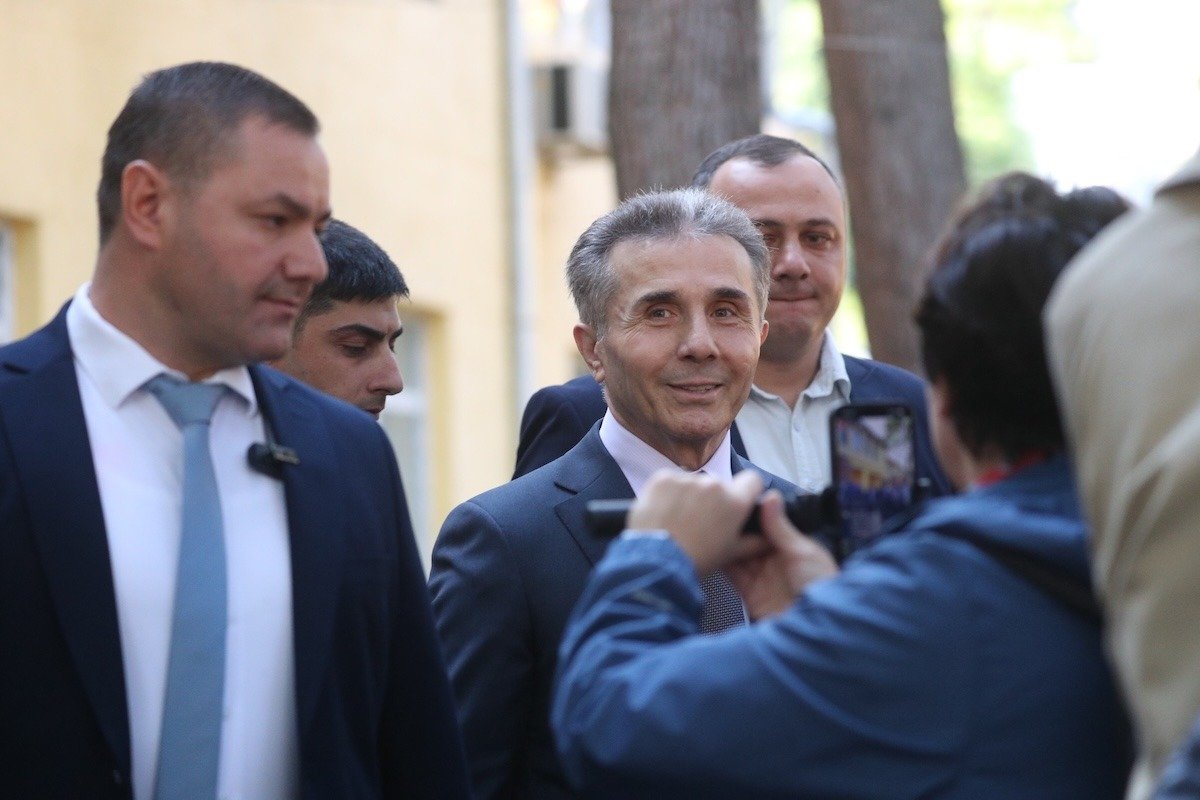 Бидзина Иванишвили 4 октября 2025 года принимает участие в муниципальных выборах. ФОТО Фейсбук «Грузинской-мечты»jpg