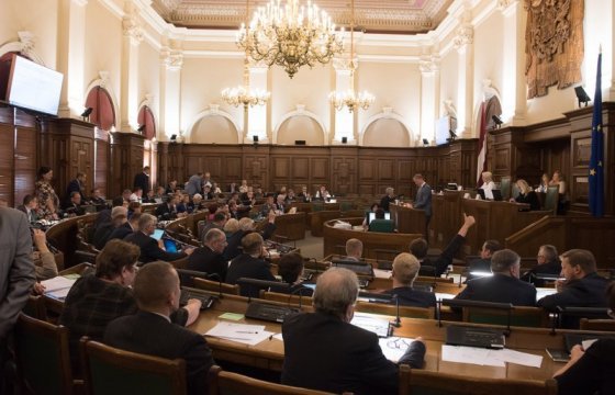 Потерявшим мандаты депутатам Сейма Латвии выплатят 435 тыс. евро