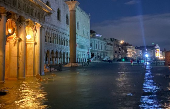 Венецию снова затопило (Видео)