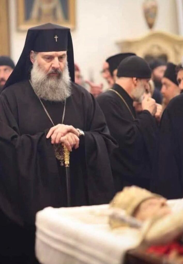 Шио Муджири стоит у гроба Ильи Второго. Фото: Фейсбук