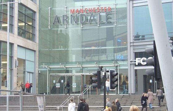 В Манчестере неизвестный напал на посетителей торгового центра