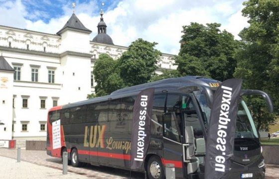 Латвия останавливает пассажирские перевозки в Литву