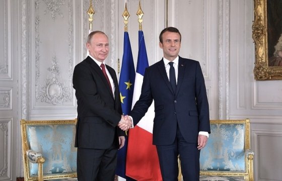 Президент Франции договорился с Путиным совместно отслеживать ситуацию с правами геев в Чечне