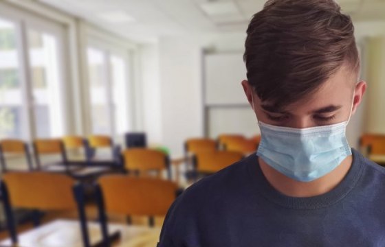 В Латвии решили не отменять обязательное ношение масок в школах