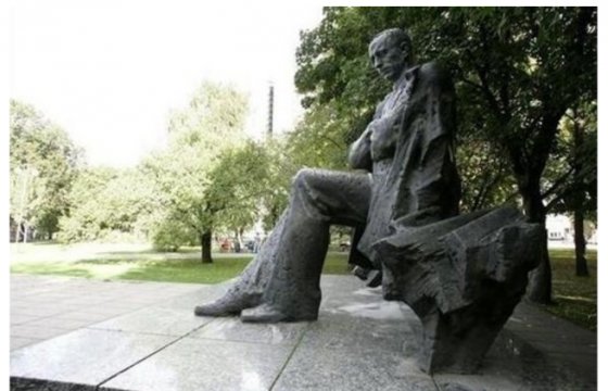 Памятник революции 1905 года в Таллине переместили на новое место